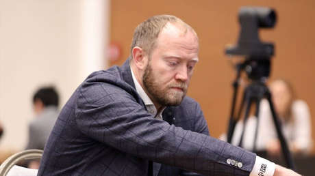 Ajedrecista ruso pide que no insulten a su rival polaco que rechazó estrecharle la mano