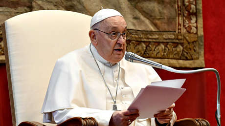 El papa Francisco aboga por prohibir la "deplorable" gestación subrogada