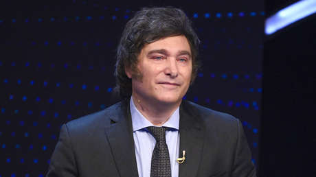 Milei embarca el discurso 'libertario' y su receta de shock en Argentina para participar en Davos