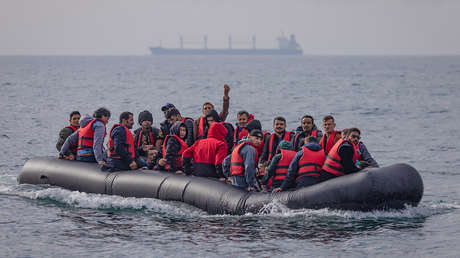 Cámara de los Comunes británica aprueba polémico proyecto de expulsión de migrantes ilegales a Ruanda