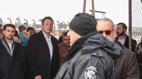 Musk visita Auschwitz-Birkenau en medio de acusaciones de antisemitismo