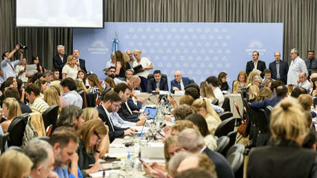 Milei logra un forzado dictamen de la 'ley ómnibus' que enfrentará un duro debate en el Congreso