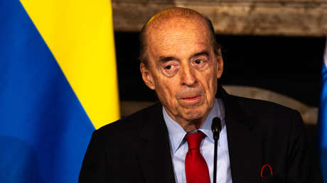 Suspenden por tres meses al canciller colombiano Álvaro Leyva por escándalo de pasaportes