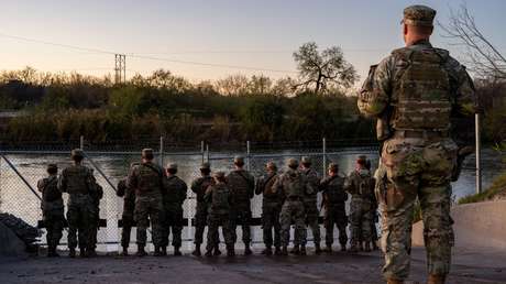 "Estoy de camino a la zona de guerra": Gobernadora de Dakota del Sur se desplaza a Texas
