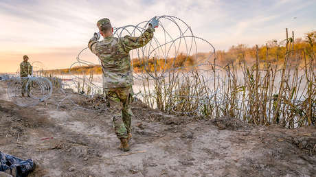 Autoridades de Texas prometen instalar alambre de púas a lo largo de toda su frontera con México