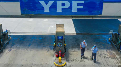 Más ajuste en Argentina: Gobierno de Milei descongela gradualmente dos impuestos a los combustibles