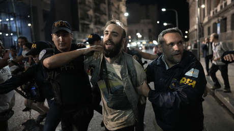 Confirman 18 detenidos en disturbios cerca del Congreso argentino contra la 'ley ómnibus'