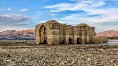 La sequía deja al descubierto una iglesia del siglo XVI en México