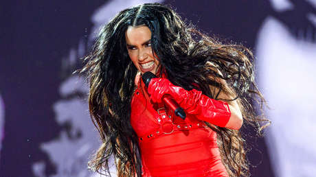 La insólita campaña de ataques de Milei contra Lali, estrella de la música en América Latina