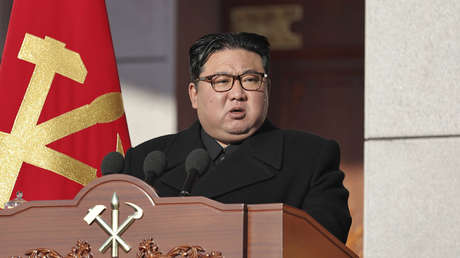 Kim Jong-un supervisa el lanzamiento de prueba de un nuevo misil tierra-mar