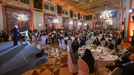 Bild: Participantes de la Conferencia de Seguridad de Múnich "brindaron por Putin"