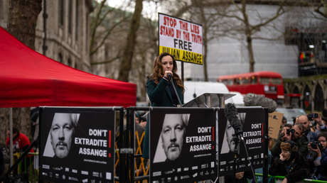 Esposa de Assange: "El país que intenta extraditarlo conspiró para asesinarlo"
