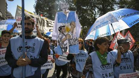 Gobierno de Milei estudia declarar la educación como servicio esencial para evitar paros docentes