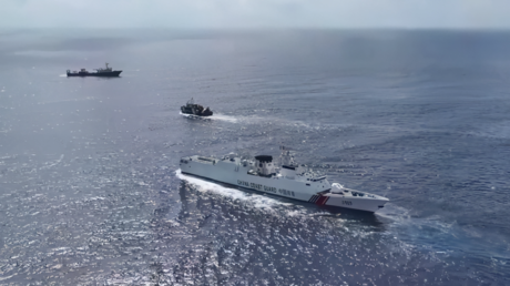 Así expulsó Pekín a un barco filipino de una zona disputada