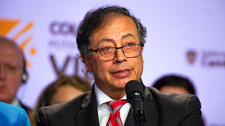 Petro eleva crítica sobre adjudicación de pasaportes: "Puede afectar definitivamente la democracia"