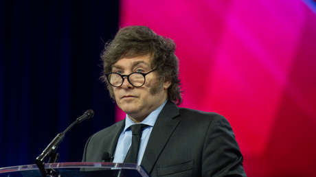 "No culpes a la lluvia": acusan a Milei de arruinar la temporada estival argentina y le dedican una popular canción