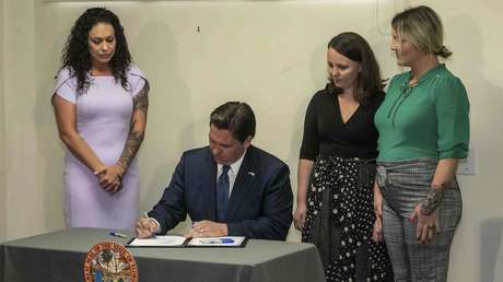 Gobernador de Florida firma una ley para hacer pública una investigación sobre Epstein