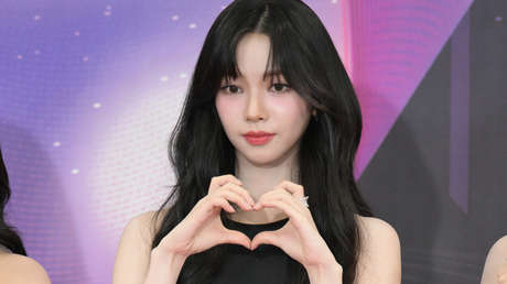 Estrella de K-pop admite su noviazgo y sus fans la obligan a disculparse