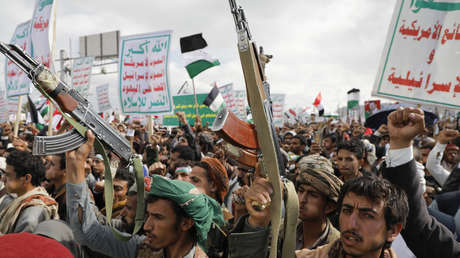 Hutíes prometen impedir el paso de buques hacia Sudáfrica