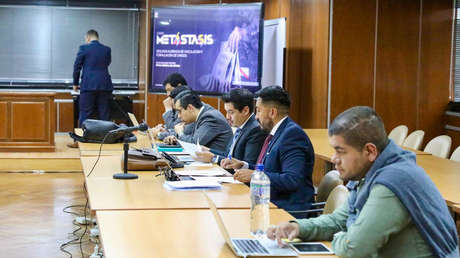 Un exlegislador, un juez y una fiscal: vinculan a 13 personas más al caso 'Metástasis' en Ecuador