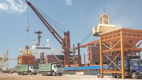 Rusia entrega a un país africano 23.000 toneladas de fertilizantes gratuitos