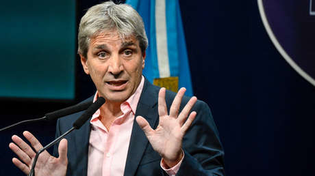 Ministro de Economía argentino: Milei no se "desvía 10 centímetros" de su curso