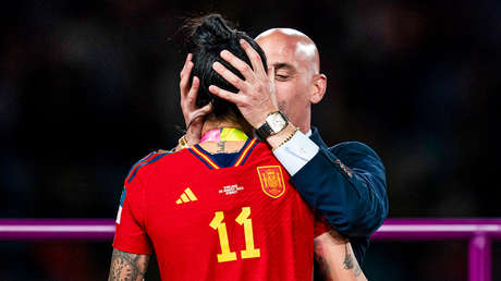 Fiscalía pide 2 años y medio de prisión para Luis Rubiales por el beso forzado a Jenni Hermoso