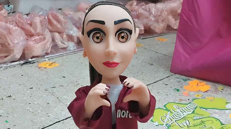 Creadores de 'Amlito' presentan la muñeca parlante de Claudia Sheinbaum