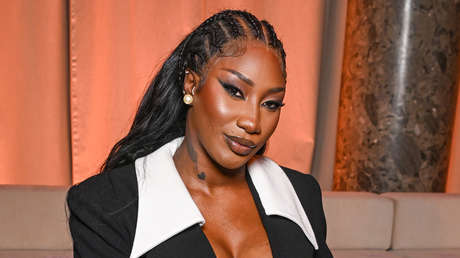 Cantante que inaugurará los JJ.OO. de París responde a críticas racistas con una canción