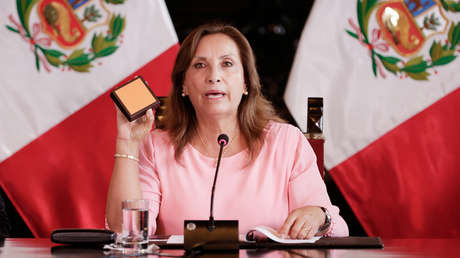 Un 85 % de peruanos cree que Boluarte busca entorpecer la investigación del 'Rolexgate'