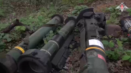 VIDEO: Tropas rusas capturan armas occidentales en un punto fortificado del Ejército ucraniano