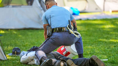 VIDEO: Brutal detención de una profesora universitaria en protesta propalestina en EE.UU.