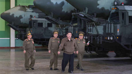 Kim Jong-un visita una empresa líder de defensa y ordena fortalecer la fuerza nuclear (FOTOS)