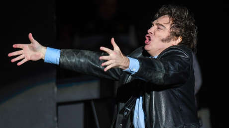 Entre fracasos políticos, peleas y 'shows' mediáticos, Milei apuesta a sostener su popularidad