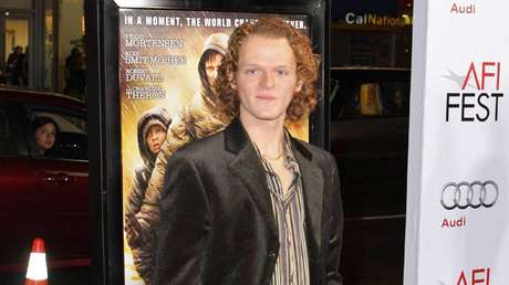 Actor estadounidense es detenido en fuga hacia México tras apuñalar varias veces a su novia