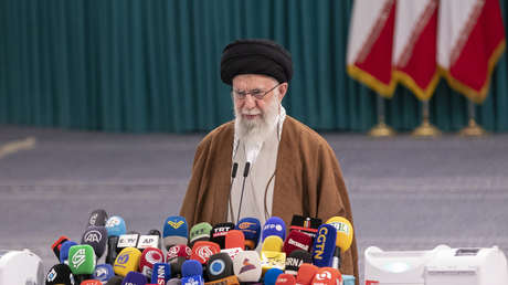El ayatolá Jameneí: Israel "se está derritiendo" debido a su guerra contra Hamás en Gaza