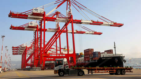 Hutíes atacan dos buques cargados con equipos blindados en un puerto israelí