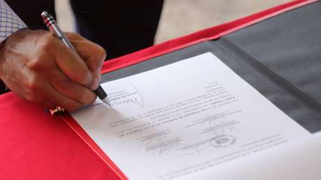 "Un nuevo y moderno Estado": Maduro firma la reforma de la Ley Orgánica del Poder Popular