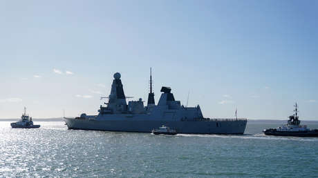 Hutíes atacan un destructor británico con misiles balísticos