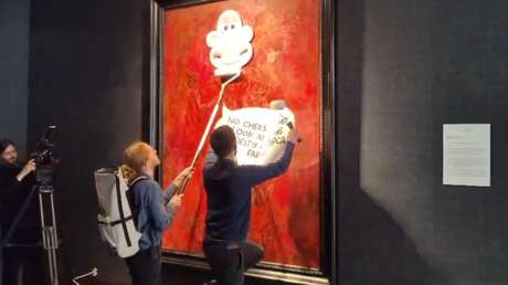 Activistas vandalizan el primer retrato oficial del rey Carlos III