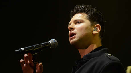 Cantante británico es acusado de grabar y violar mujeres mientras dormían