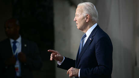 Tucker Carlson: "Biden está muriendo en tiempo real ante nosotros"
