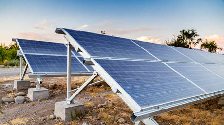 Argentina retira paneles solares instalados en territorio chileno tras queja de Boric