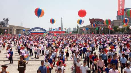 VIDEO: Norcoreanos saludan a la delegación rusa antes de la reunión entre Putin y Kim