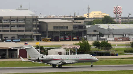 Un avión con Julian Assange a bordo aterriza en Bangkok