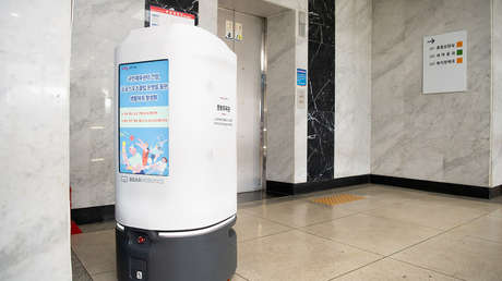 'Se suicida' un robot que trabajaba como servidor público