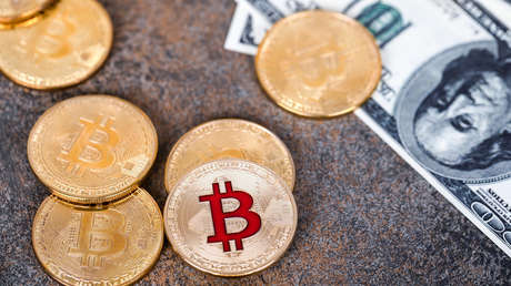 "Nadie quiere usar el dólar": El motivo de Bolivia para autorizar el uso de criptomonedas