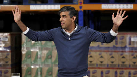 Sunak espera su turno para una incómoda entrevista tras una modelo de OnlyFans