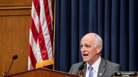 "Si Biden sigue con su campaña, será un error", dice un importante congresista demócrata