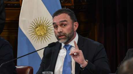 Borrachera y golpes a policías: el (nuevo) escándalo de un senador de Milei